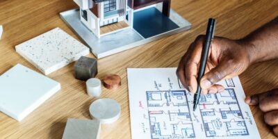 ¿Cuánto cobra un arquitecto por proyecto?  honorarios de esta profesión