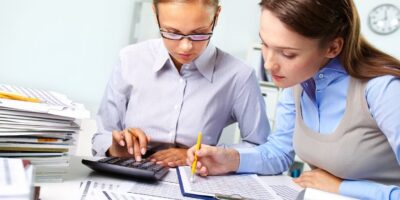 Descubre cuánto cobra un Auxiliar Administrativo de Ayuntamiento: Salarios y beneficios
