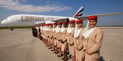 Salarios y beneficios de una azafata de Emirates: ¿Cuánto cobra esta profesión en el sector de la aviación?