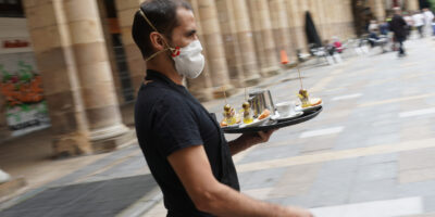 Salarios en Suiza: ¿Cuánto cobra un camarero en euros?