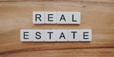¿Cuánto cobra una inmobiliaria por el alquiler de una propiedad?