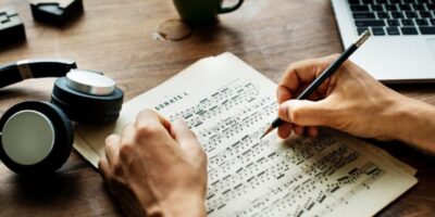 Descubre cuánto cobra un cantante por derechos de autor y cómo se calcula