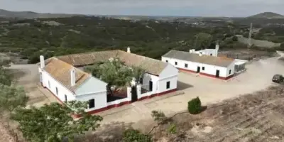 ¿Cuánto cobra un notario por escriturar una finca rústica?  honorarios de este profesional legal