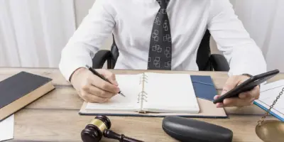 Descubre cuánto cobra un gestor procesal y qué factores influyen en su salario
