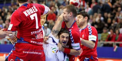 Descubre cuánto cobra un jugador de balonmano: Salarios en la élite del deporte