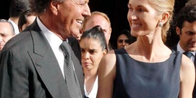 ¿Cuánto cobra Julio Iglesias por concierto?  increíbles honorarios del ícono de la música