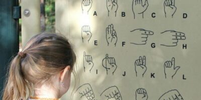 ¿Cuánto gana un intérprete de lengua de signos en España?  tarifas y salarios del sector