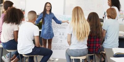 Descubre cuánto cobra un maestro de secundaria en Andalucía: ¡Datos y cifras actualizadas!
