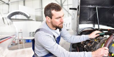 Descubre cuánto gana un mecánico de aviones: detallando salarios y oportunidades profesionales
