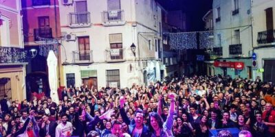Descubre cuánto cobra una orquesta de pueblo y sorpréndete con sus honorarios