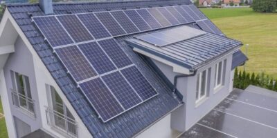 Descubre cuánto gana un instalador de placas solares en España: Salarios y perspectivas