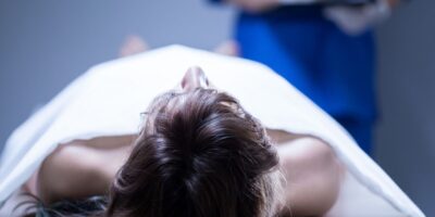 Cuánto cobra un tanatopraxista: salarios y remuneraciones en la profesión funeraria