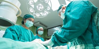 Sabemos cuánto cobra un médico en Suiza: ¡ impresionantes salarios de la profesión médica en el paraíso de los Alpes!